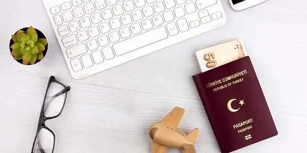 flatlay-with-turkish-passport-pl (1) حداقل مدرک زبان برای ویزای استارتاپ چقدر است؟