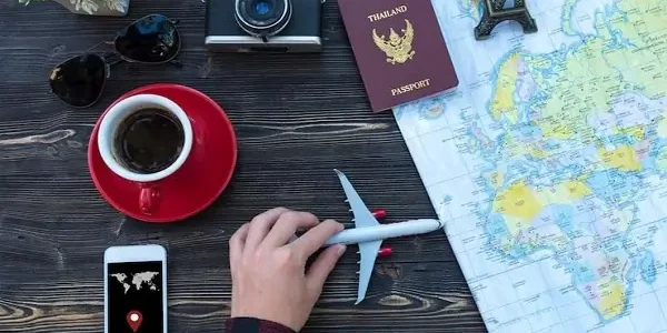 high-angle-view-hand-holding-mod (1) بهترین مجموعههای اخذ استارتاپ ویزا در تهران